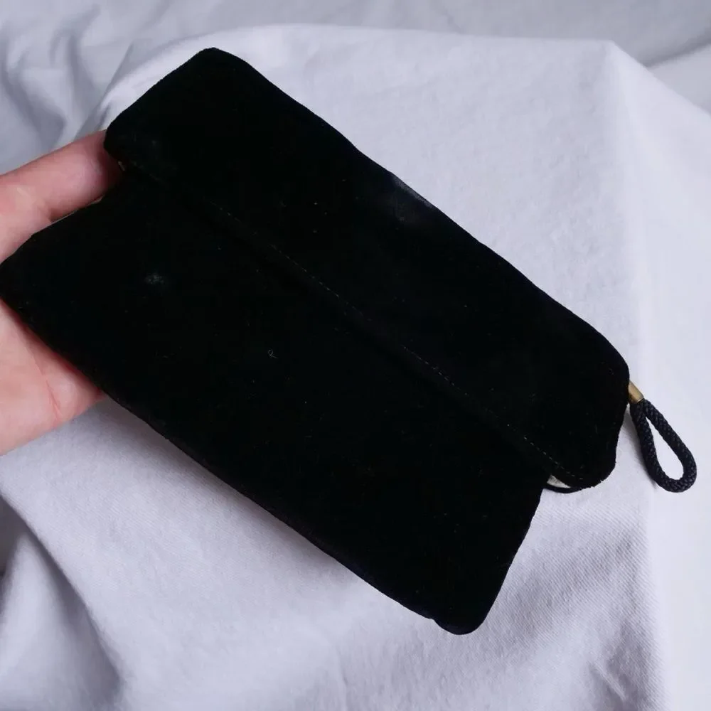 Gorgeous 1940s black‎ velvet clutch